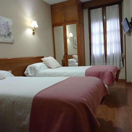Hotel Los Robles Cangas de Onís Exterior foto