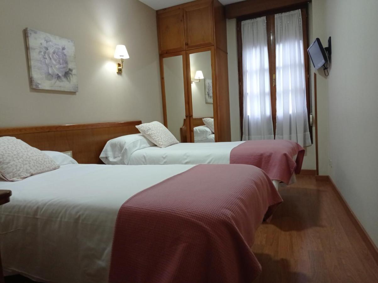 Hotel Los Robles Cangas de Onís Exterior foto